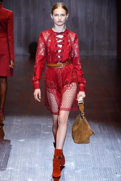 Look 15